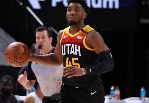 借其出色的 借其出色的