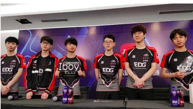 性成为队中 性成为队中