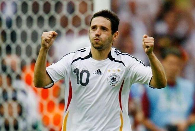 能踢边路又 能踢边路又