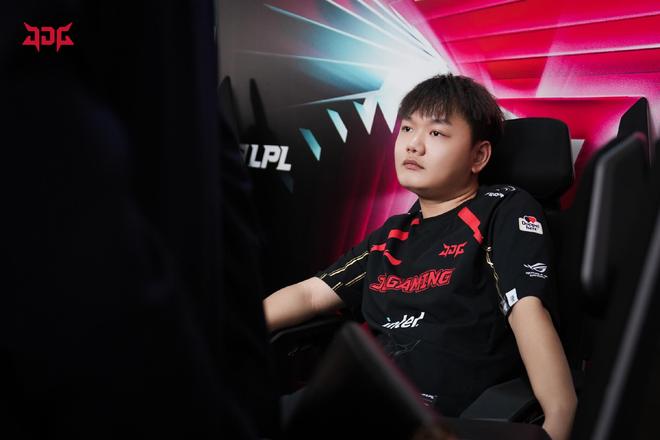 与后防的严 与后防的严